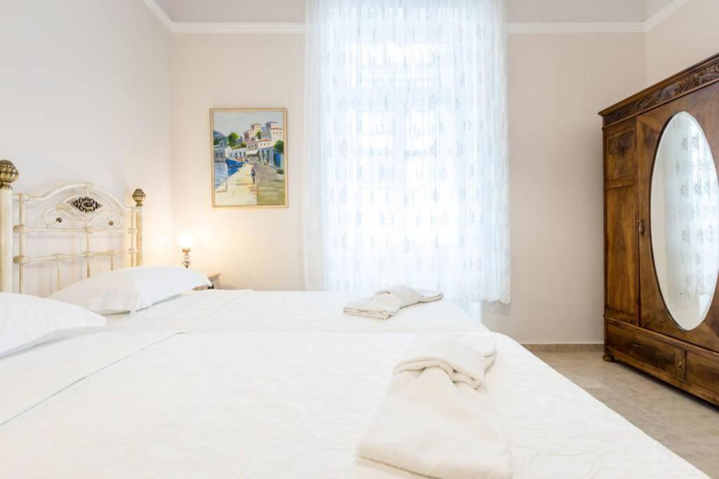Neoclassical Apartment With 2 Bedrooms In Piraeus Ngoại thất bức ảnh