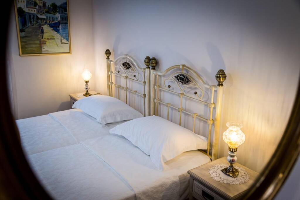 Neoclassical Apartment With 2 Bedrooms In Piraeus Ngoại thất bức ảnh