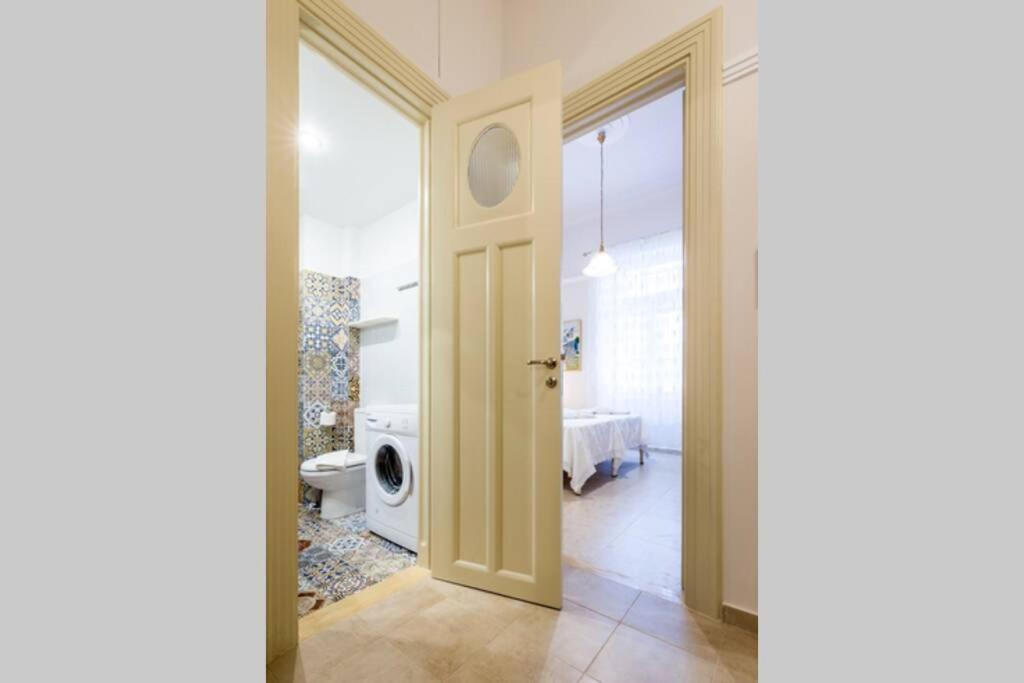 Neoclassical Apartment With 2 Bedrooms In Piraeus Ngoại thất bức ảnh