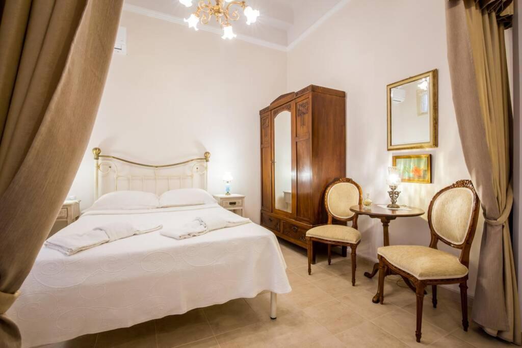 Neoclassical Apartment With 2 Bedrooms In Piraeus Ngoại thất bức ảnh
