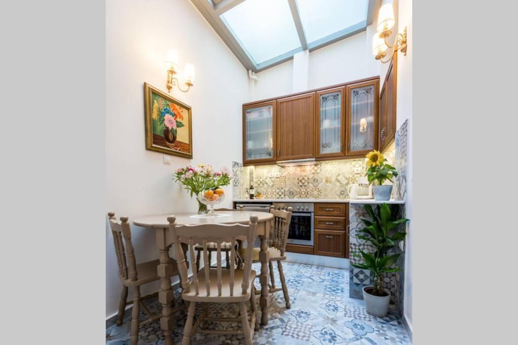 Neoclassical Apartment With 2 Bedrooms In Piraeus Ngoại thất bức ảnh
