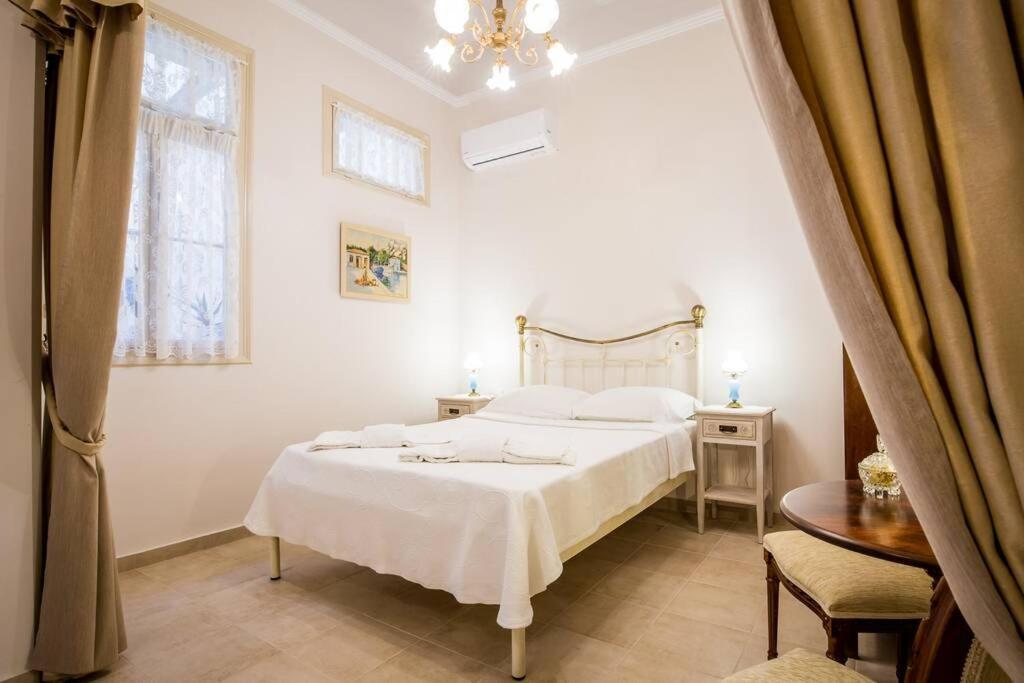 Neoclassical Apartment With 2 Bedrooms In Piraeus Ngoại thất bức ảnh