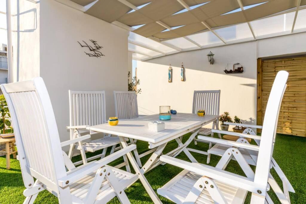Neoclassical Apartment With 2 Bedrooms In Piraeus Ngoại thất bức ảnh