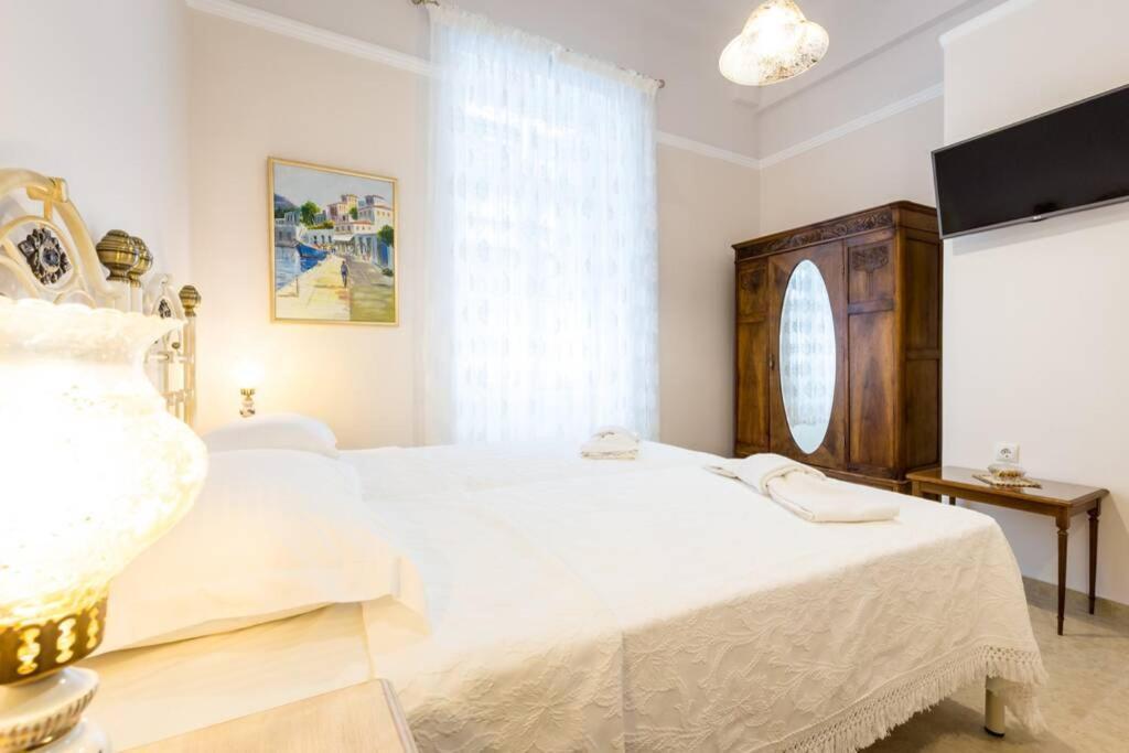 Neoclassical Apartment With 2 Bedrooms In Piraeus Ngoại thất bức ảnh