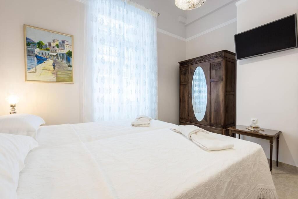 Neoclassical Apartment With 2 Bedrooms In Piraeus Ngoại thất bức ảnh