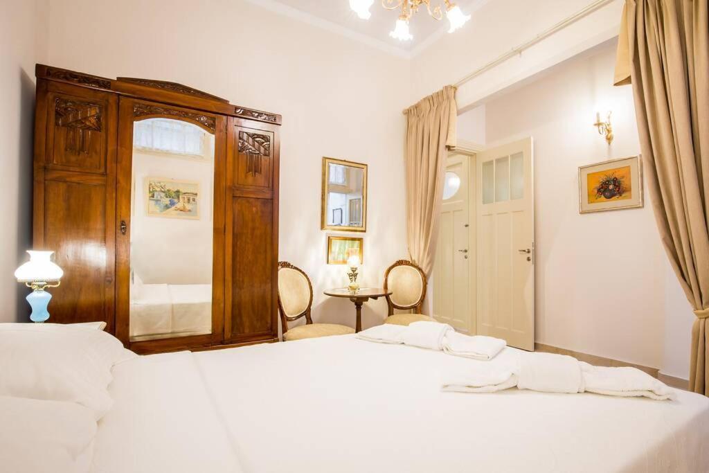 Neoclassical Apartment With 2 Bedrooms In Piraeus Ngoại thất bức ảnh
